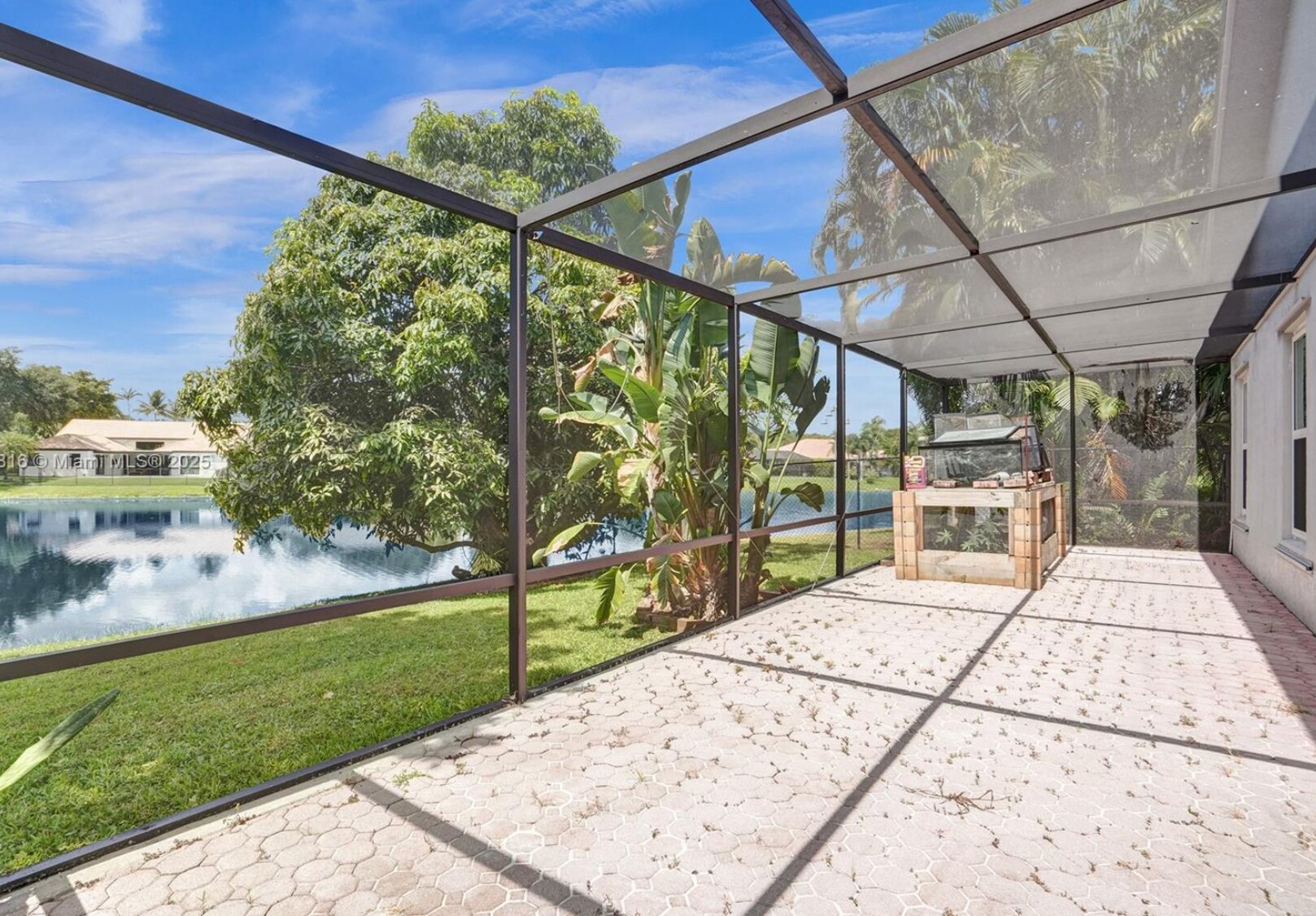 Building Photo - 8820 Woodside Ct