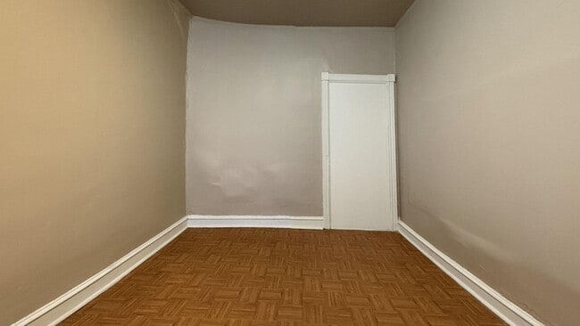 Building Photo - 3BR Philadelphia Rowhome with Spacious Living Areas