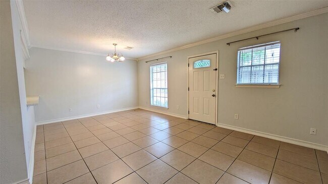 Building Photo - 44 W Tri Oaks Ln