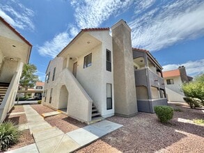 Building Photo - ADORABLE SECOND STORY 2 BEDROOMS 2 FULL BA...
