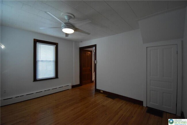 Building Photo - 204 N 9th St