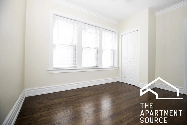 Building Photo - 3703 N Hoyne Ave