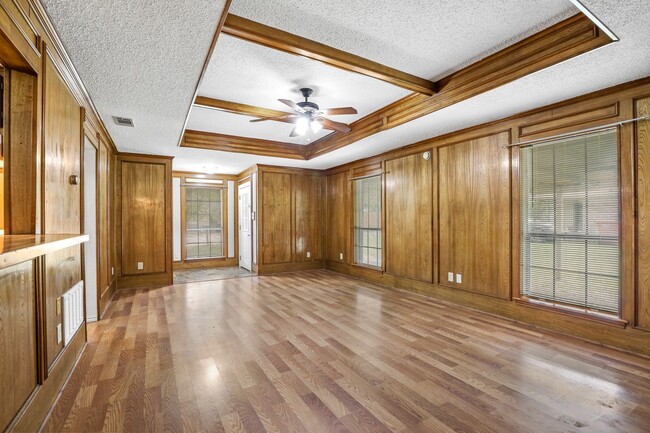 Building Photo - 219 E Pritchard Ln