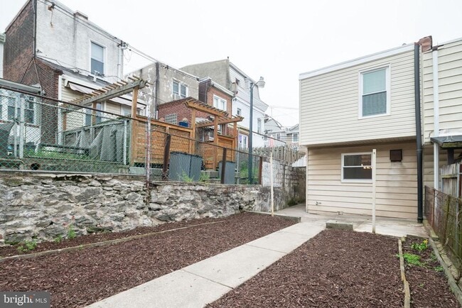 Building Photo - 170 Markle St