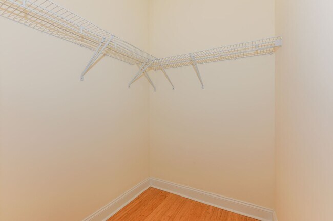 Building Photo - 1/Bdrm 1/Bath - Waterfront - EZ Transport to NYC