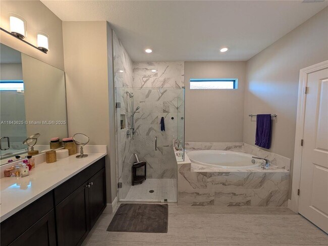 Building Photo - 8226 NW 79th Ave