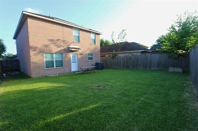 Building Photo - 3222 Jorns St