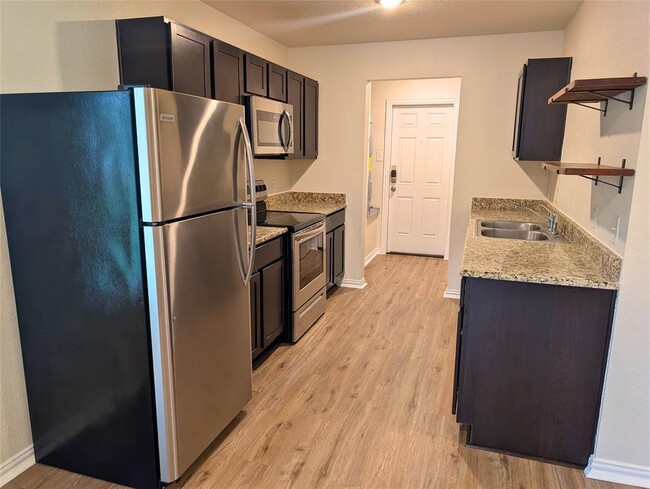 Building Photo - 16136 Brettwood Ln