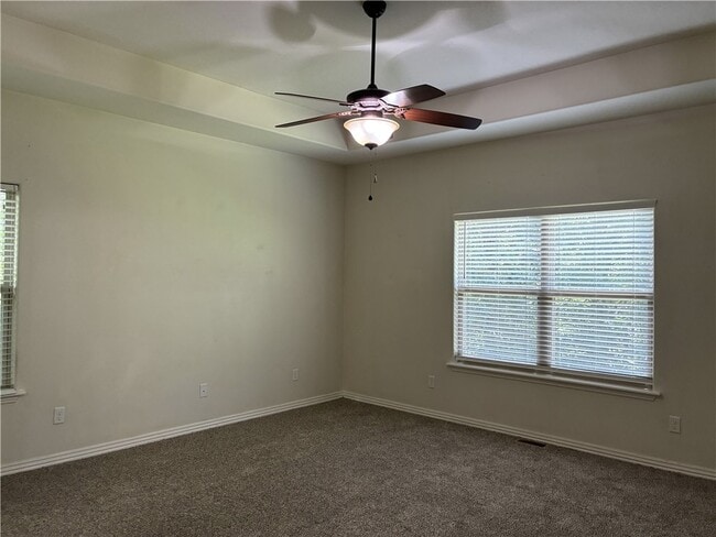 Building Photo - 6 Turvey Ln