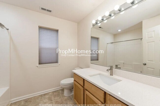 Building Photo - Spacious Three Bedroom Home on Bull Mountain - Gated Street!