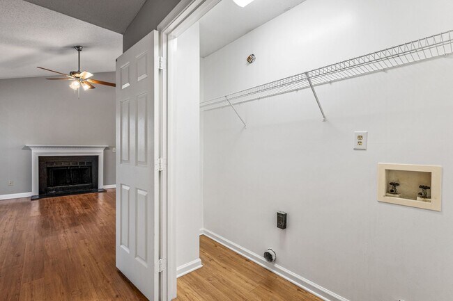 Building Photo - SW - Like New Home, Vaulted LR Ceiling, Fire Place, Wood Flooring, Several Updates!