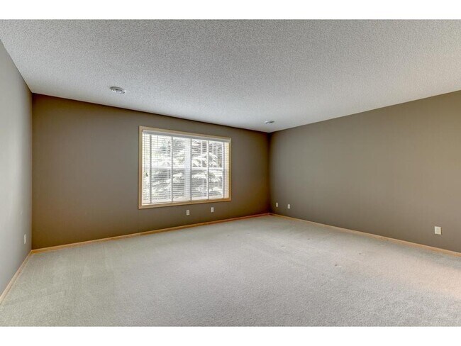 Building Photo - 2074 Clover Ct