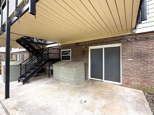 Building Photo - T.R. Lawing Realty Property