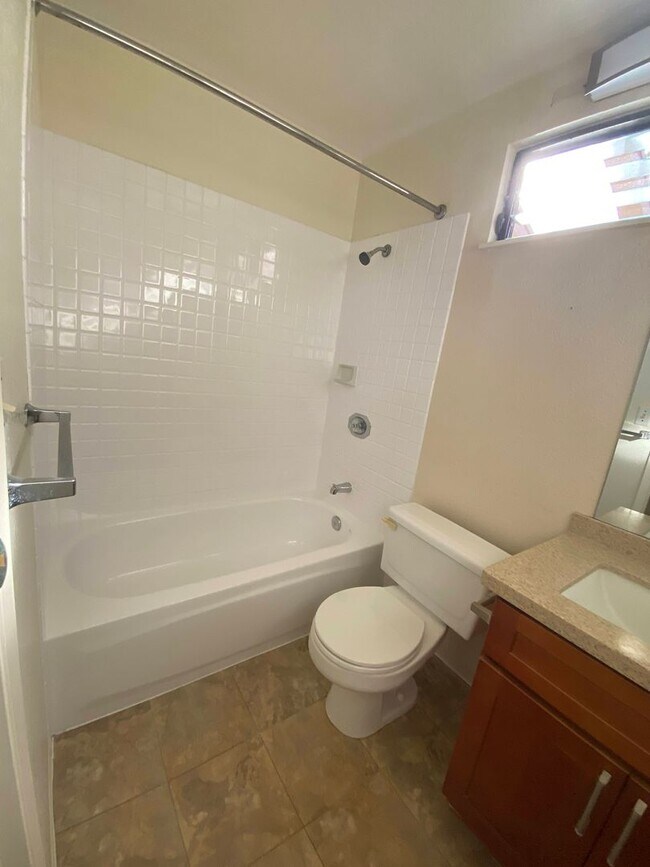 Building Photo - 159LOP