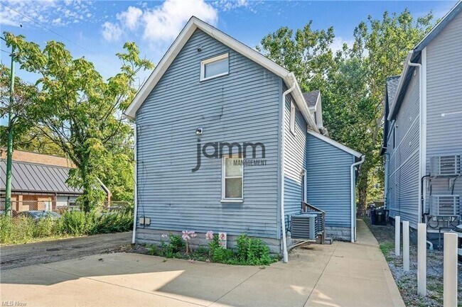 Building Photo - 1960 Randall Rd