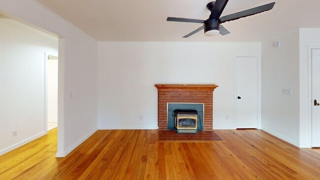 Building Photo - Sunny Greenbrae Single-Level with Pool + K...