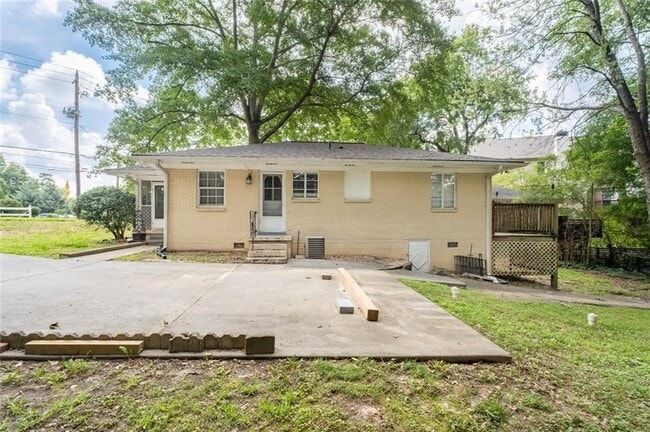 Building Photo - 1401 Briarwood Rd NE