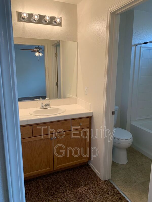 Building Photo - 4233 W Walnut Ave