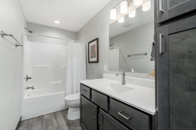 Building Photo - 4500 W 34th St N