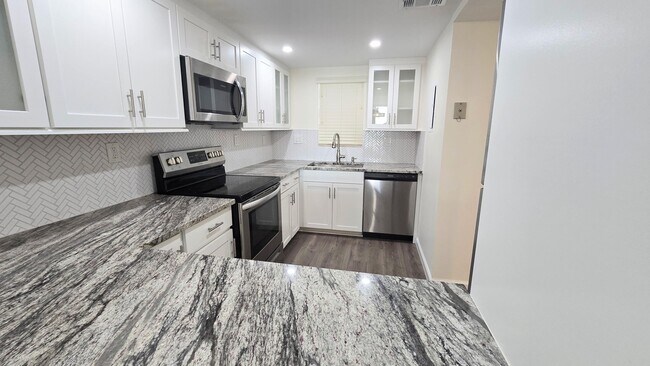 Building Photo - 3100 W Rolling Hills Cir