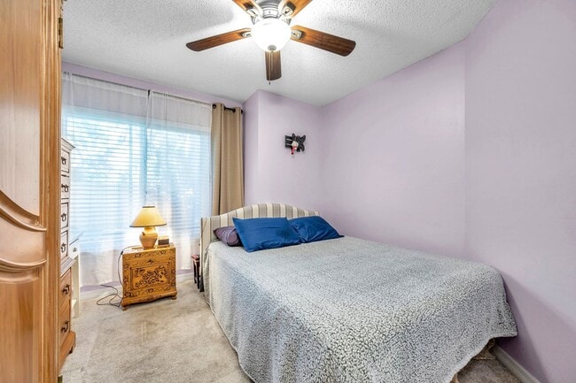 Building Photo - Quiet 3 bedroom 2 Bathroom Condo Unit in C...