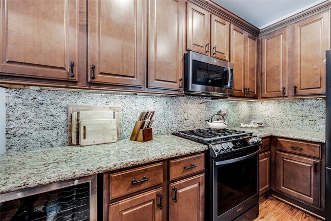 Building Photo - 5212 Washington Ave