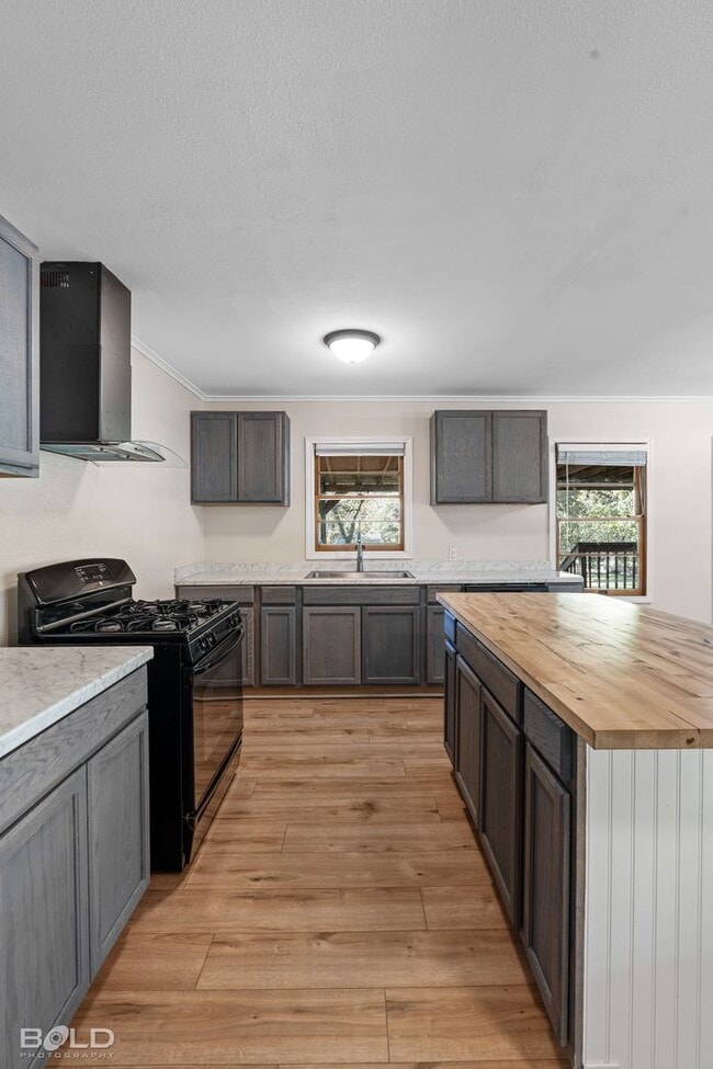 Building Photo - Cute 3 Bedroom 1.5 Bath
