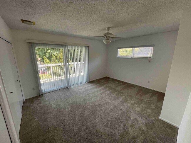 Building Photo - SOUTH OF THE BLVD. HOME IN WOODLAND HILLS!