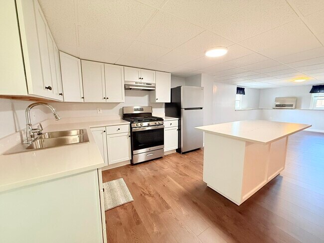 Building Photo - 286 Ceda Rd