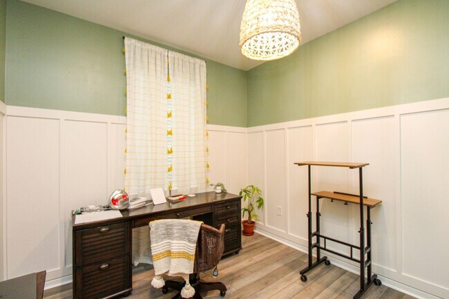 Building Photo - ** STUNNING 2012 NEW CONSTRUCTION 3/2 HOME...
