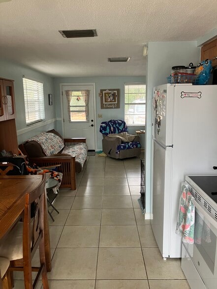 Building Photo - 12517 1st Is