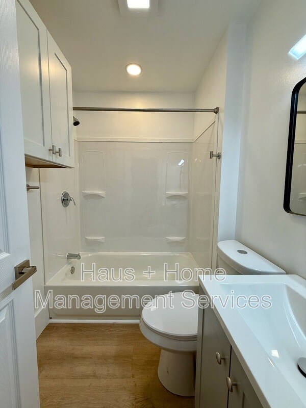 Building Photo - 906 Penn Ave