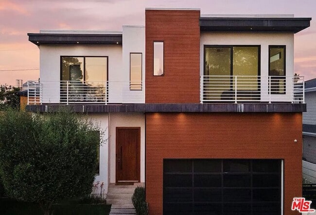 Building Photo - 748 N Detroit St