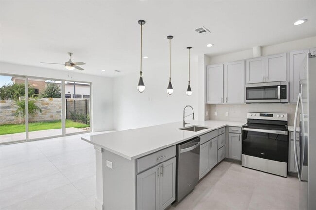 Building Photo - 302 Tesla Cir
