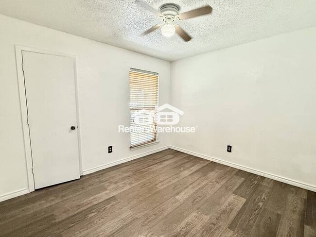 Building Photo - 3-Bedroom, 2-Bath Home on a Spacious Corne...