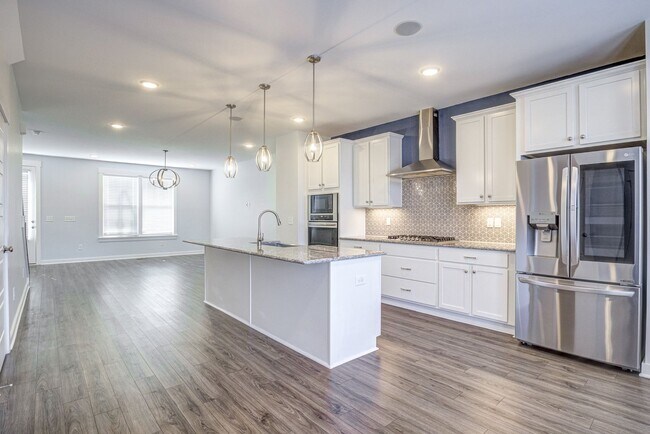 Building Photo - Corner Townhome with Roof Top Deck in Down...