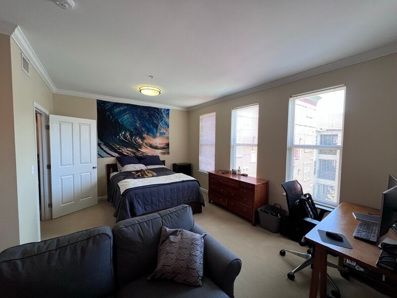 Building Photo - 1000 Providence Plz