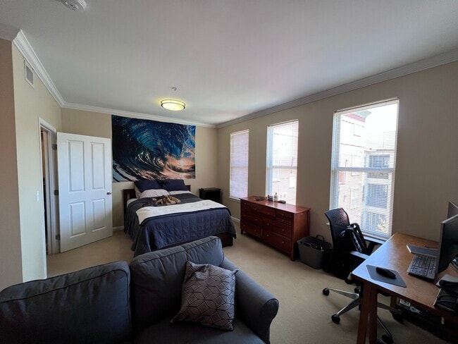 Building Photo - 1000 Providence Plz