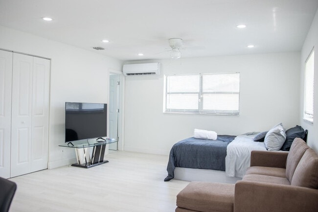 Building Photo - 320 NW 4th Ave