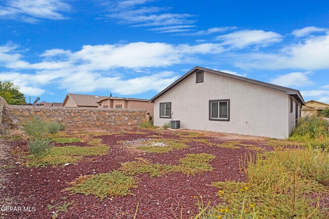 Building Photo - 12732 Roberto Nunez Ln