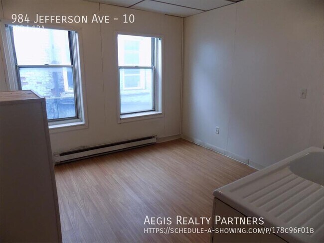 Building Photo - 984 Jefferson Ave