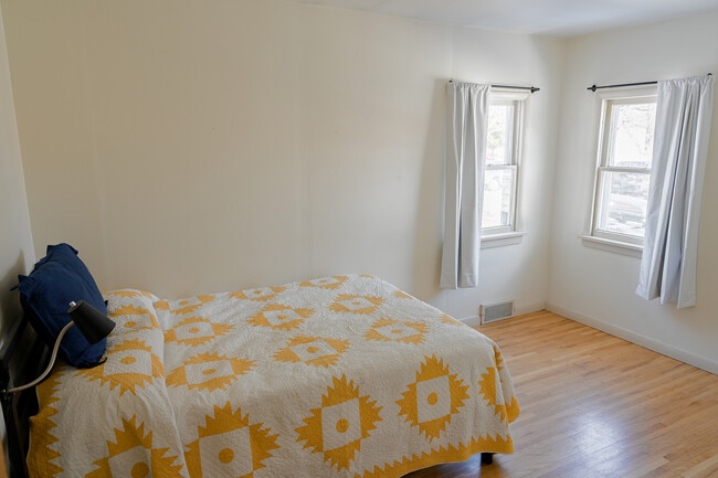 Building Photo - 410 S 13th Ave