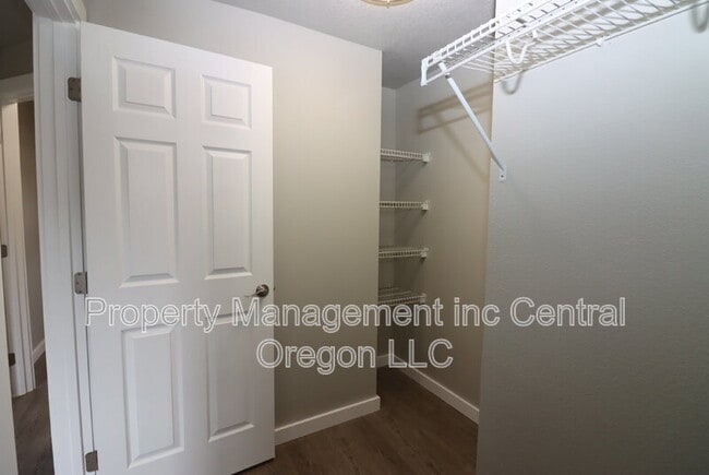Building Photo - 1472 NE Whisper Ridge Dr