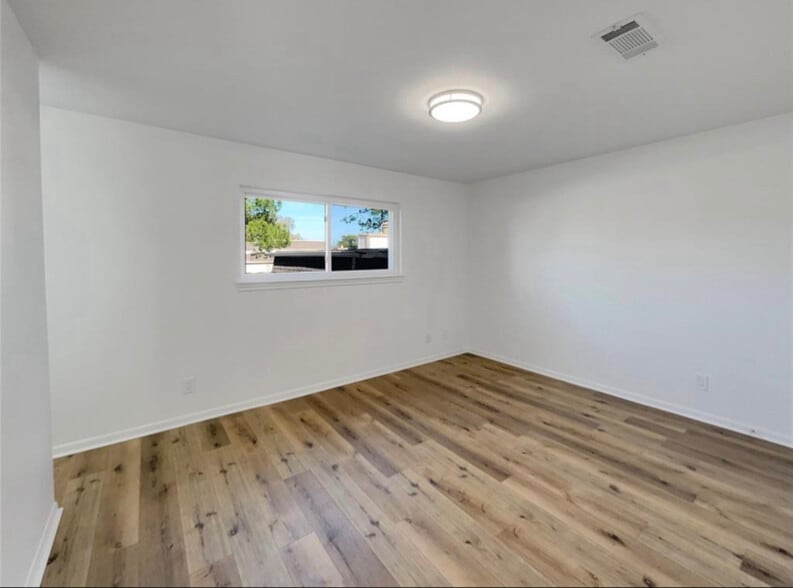 Building Photo - 2805 Cambridge Ln