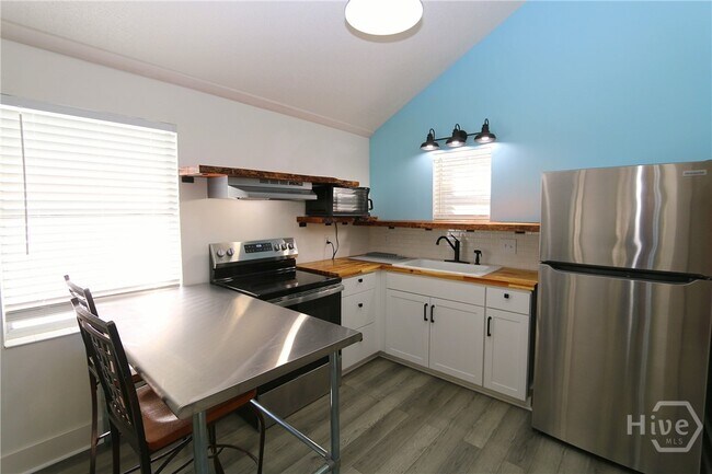 Building Photo - 201 Lovell Ave