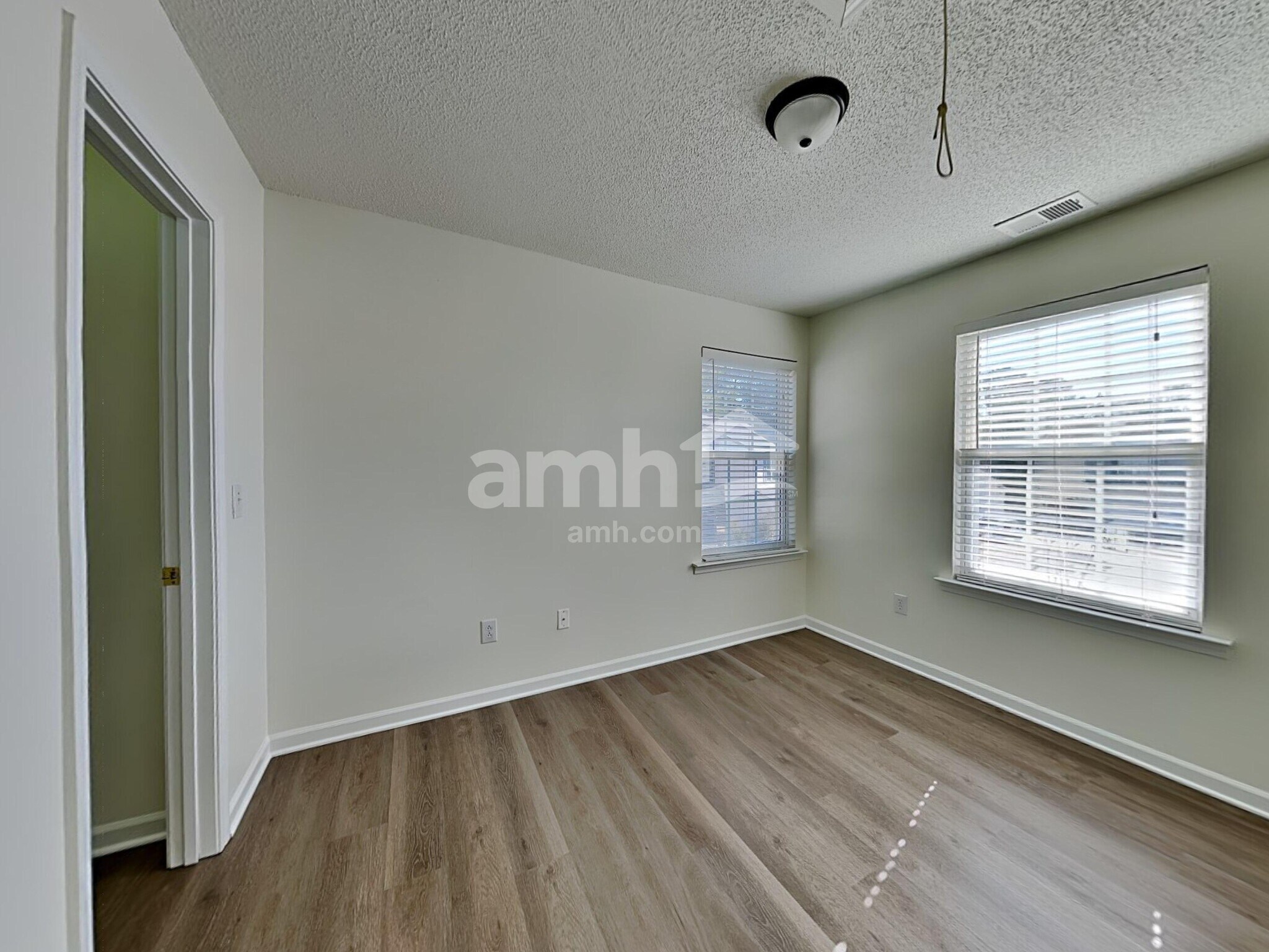 Building Photo - 112 Tiverton Woods Dr