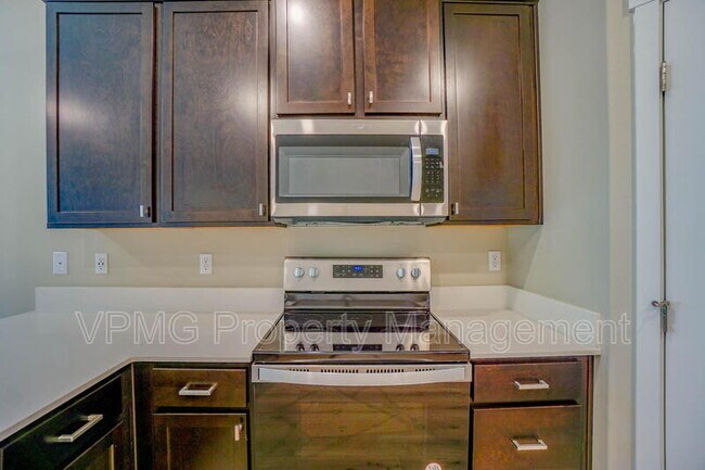 Building Photo - 7104 NE 155th Pl