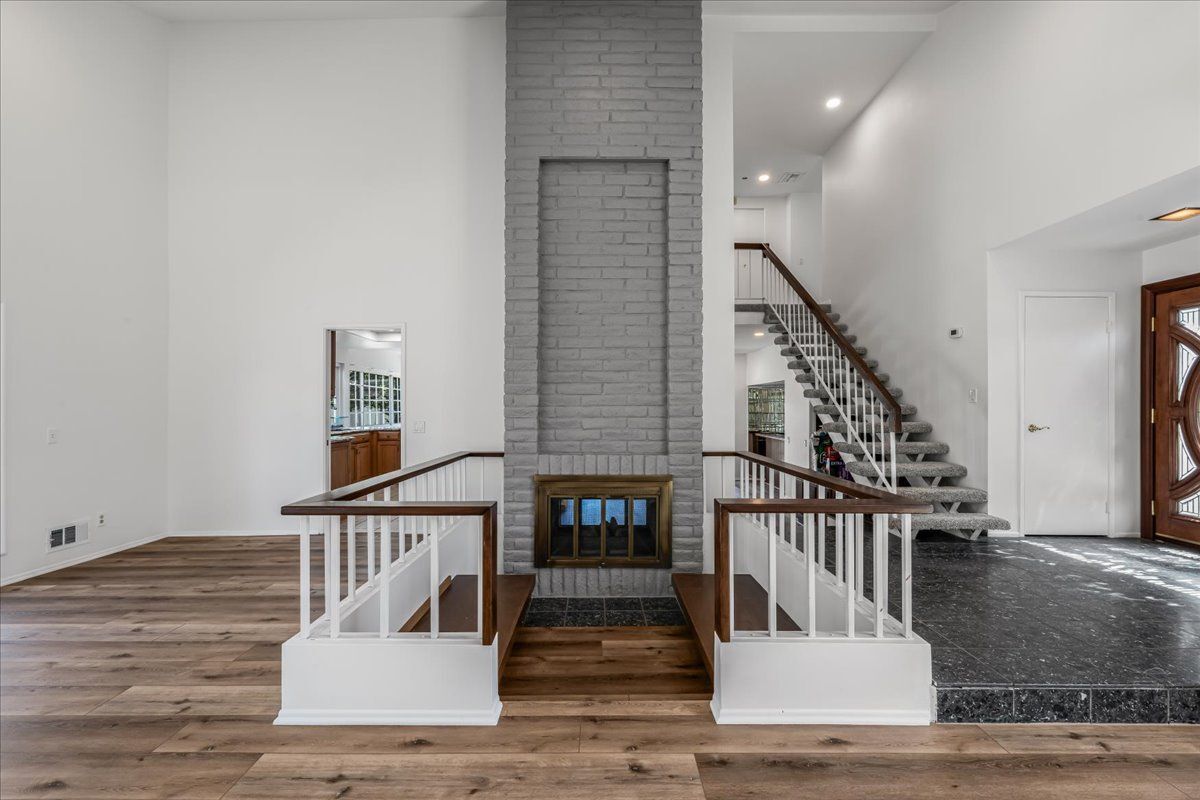 Building Photo - 327 Bethany St