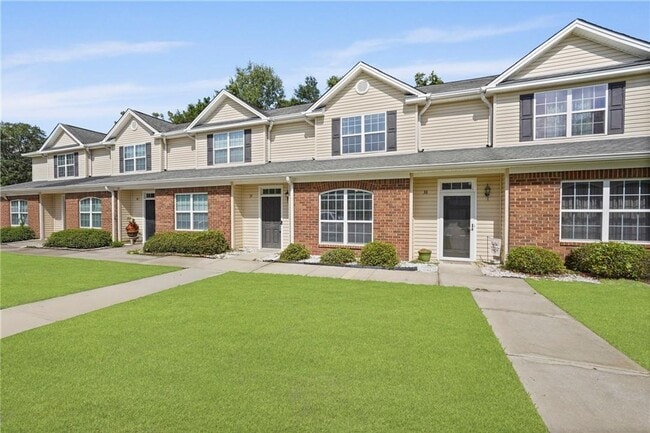 Building Photo - Spacious 3-Bedroom Townhouse in Prime Savannah Location, Move-in Special: FREE RENT for December!!