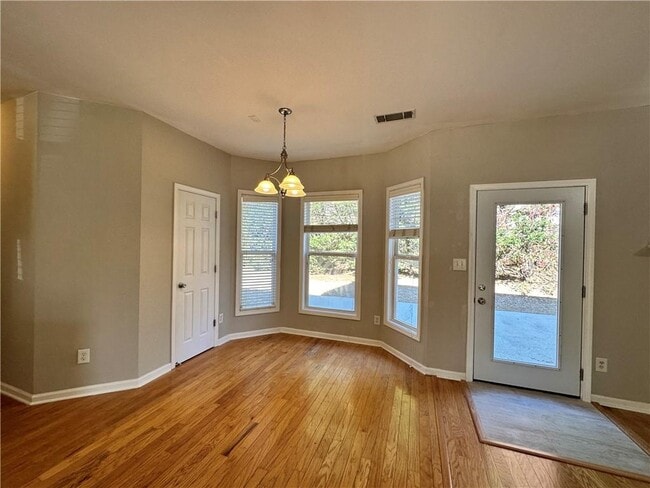Building Photo - 2403 Walnut Tree Ln